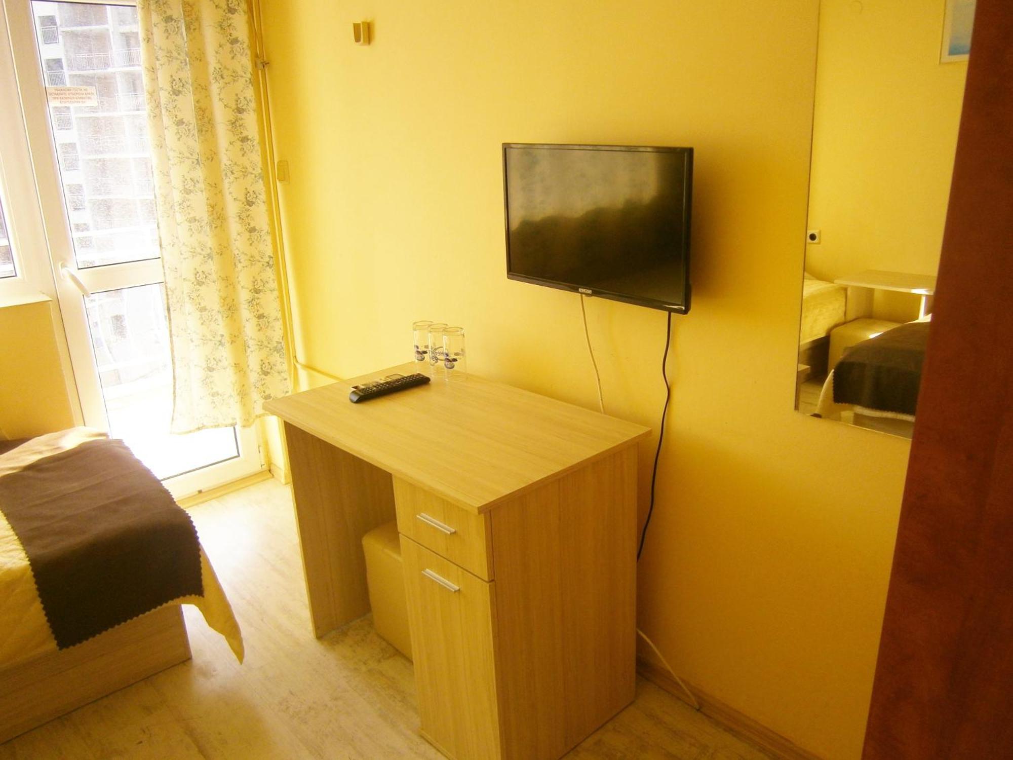 Family Hotel White House Pomorie Exterior photo